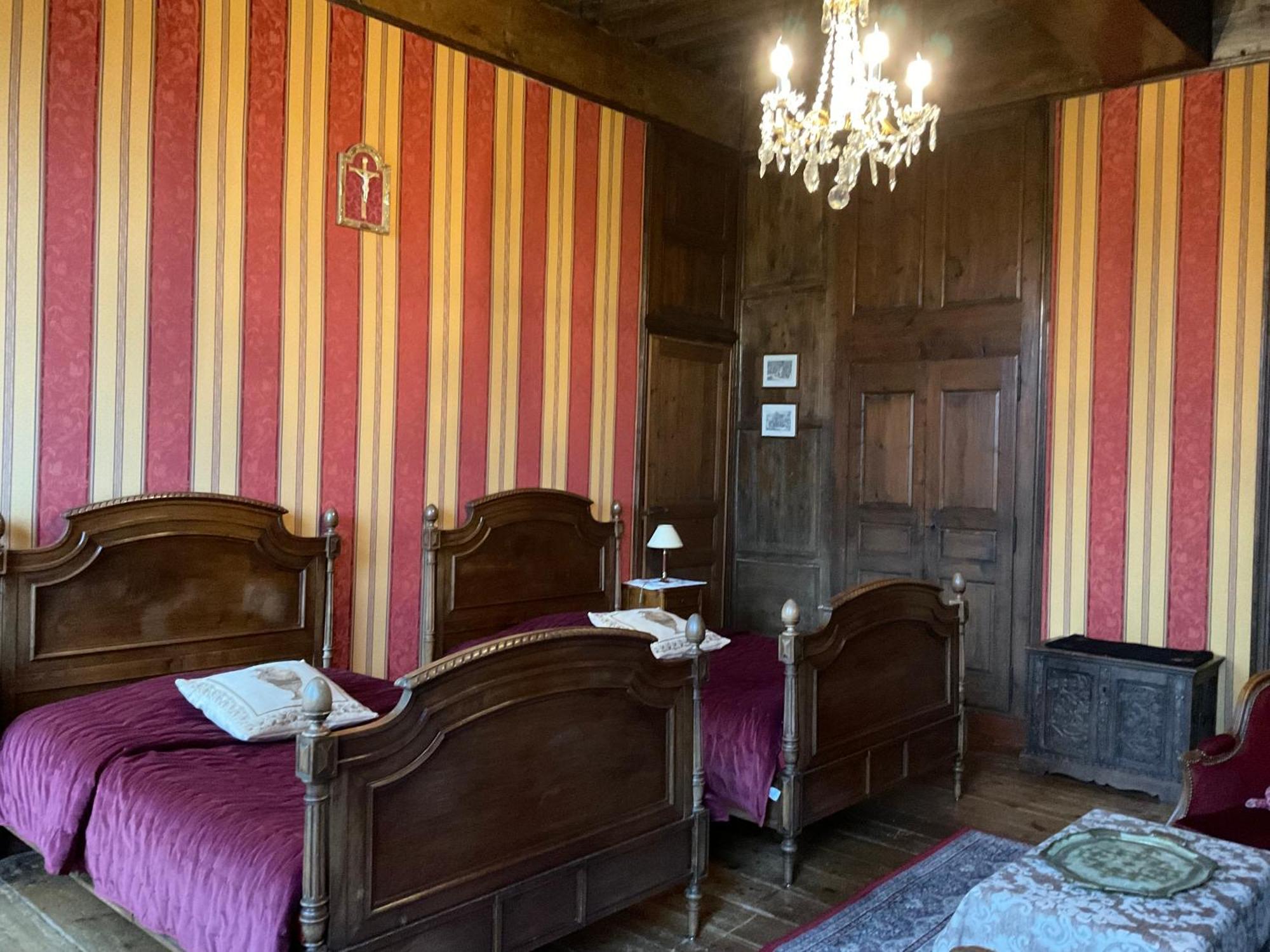 Le Logis D'equilly Bed & Breakfast